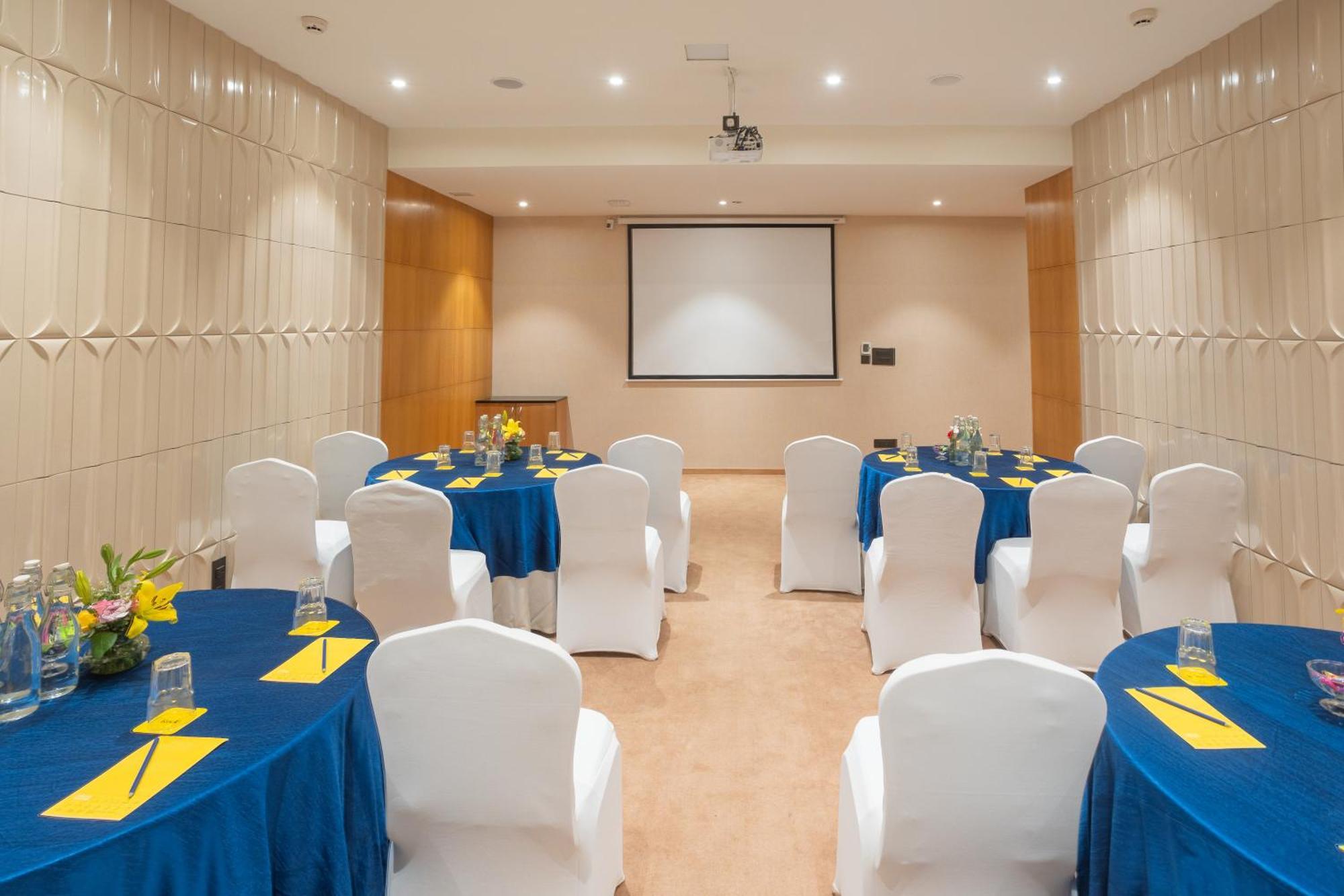 Golden Tulip Jaipur Hotel Exterior photo